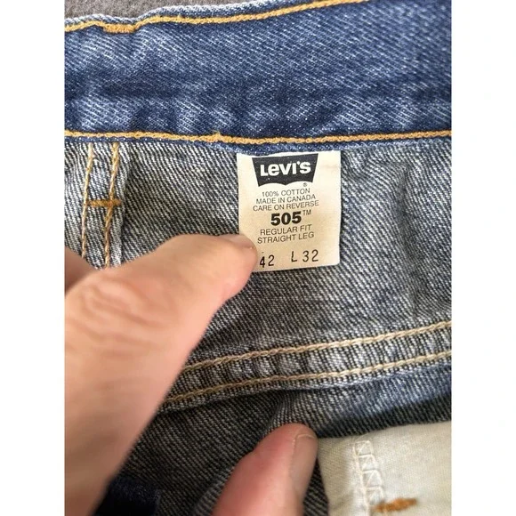 Levi's 505 Men's Medium Wash Jean Size 42x32 Straight Regular Fit Pants - Picture 3 of 5